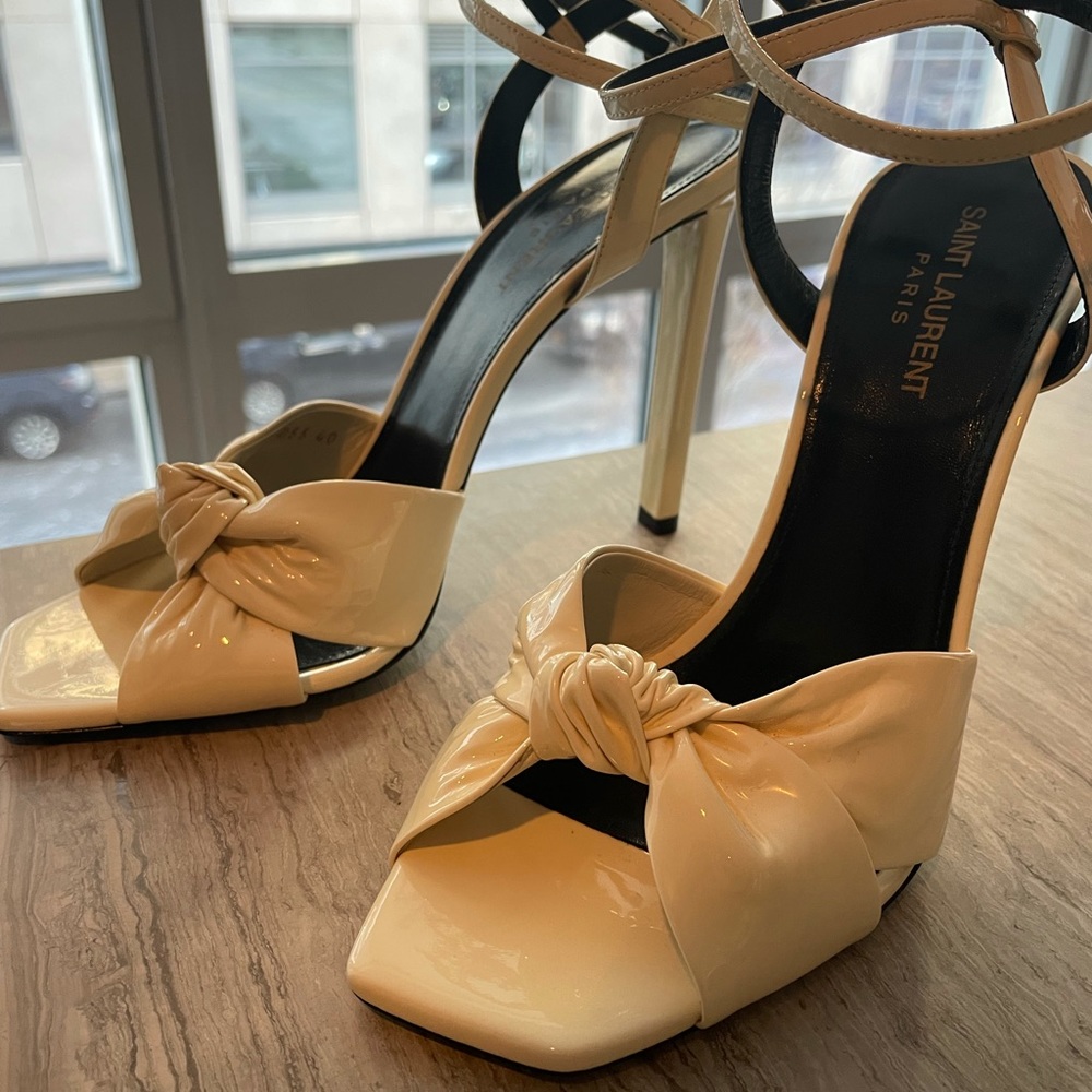 Saint Laurent Patent Leather High Heels in Off White (Cream)
